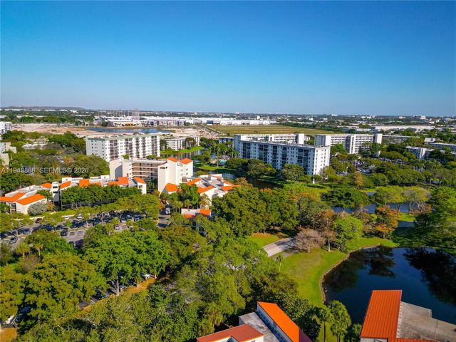 2302 S Cypress Bend Dr 306, Pompano Beach, FL 33069