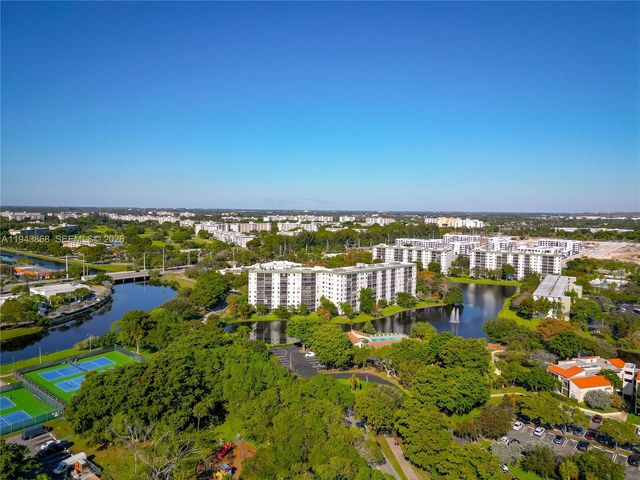 2302 S Cypress Bend Dr 306, Pompano Beach, FL 33069