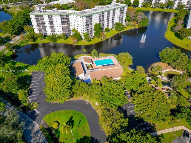 2302 S Cypress Bend Dr 306, Pompano Beach, FL 33069