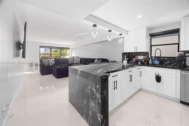 2302 S Cypress Bend Dr 306, Pompano Beach, FL 33069