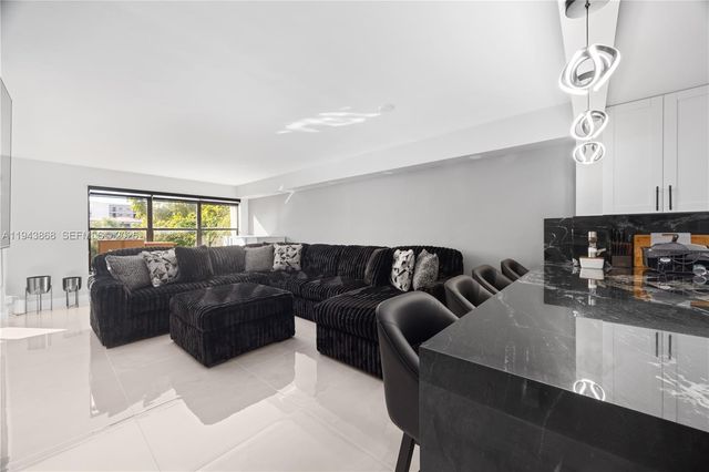 2302 S Cypress Bend Dr 306, Pompano Beach, FL 33069