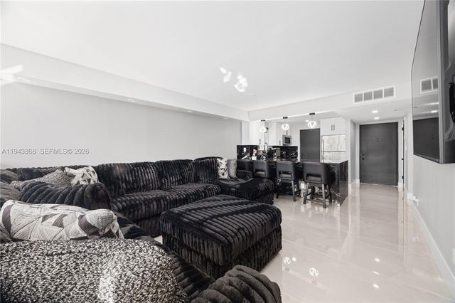 2302 S Cypress Bend Dr 306, Pompano Beach, FL 33069