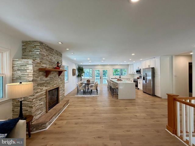 8509 CHERRY VALLEY LN, Alexandria, VA 22309