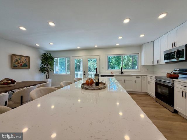 8509 CHERRY VALLEY LN, Alexandria, VA 22309