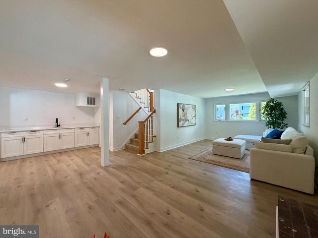 8509 CHERRY VALLEY LN, Alexandria, VA 22309