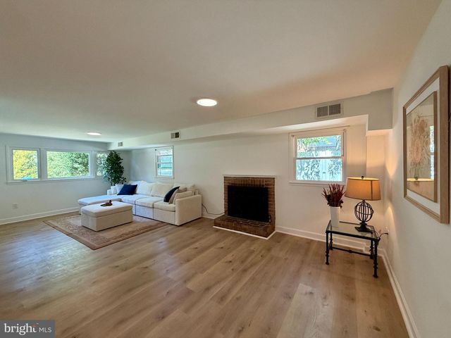 8509 CHERRY VALLEY LN, Alexandria, VA 22309