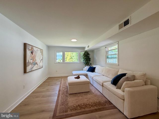 8509 CHERRY VALLEY LN, Alexandria, VA 22309