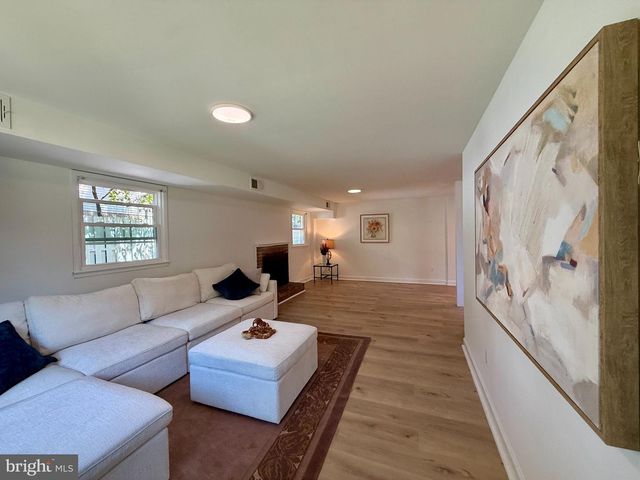 8509 CHERRY VALLEY LN, Alexandria, VA 22309