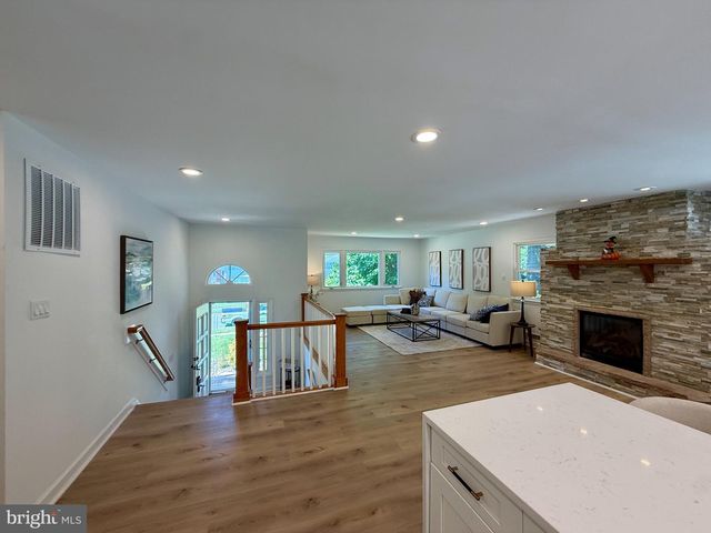 8509 CHERRY VALLEY LN, Alexandria, VA 22309