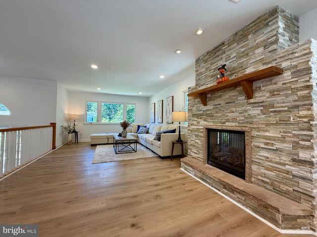 8509 CHERRY VALLEY LN, Alexandria, VA 22309