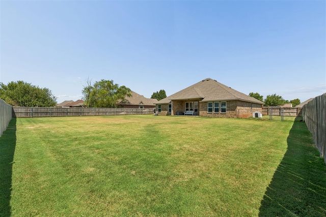 512 Cantebury Drive, Tuttle, OK 73089