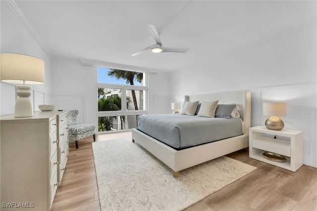 400 Park Shore DR 302, Naples, FL 34103