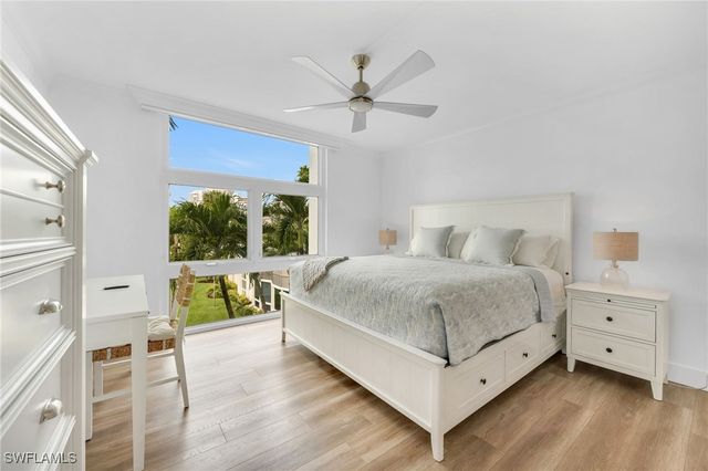 400 Park Shore DR 302, Naples, FL 34103