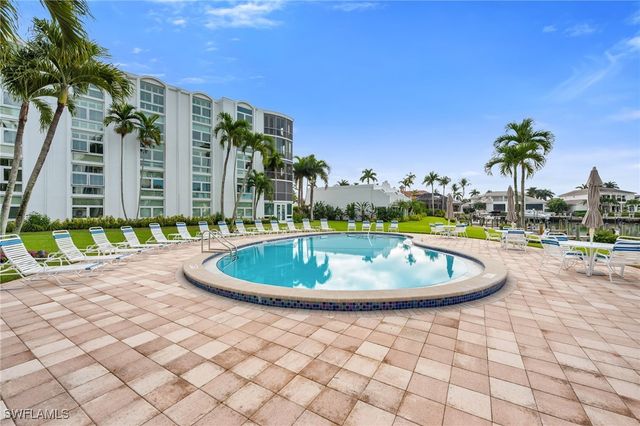 400 Park Shore DR 302, Naples, FL 34103