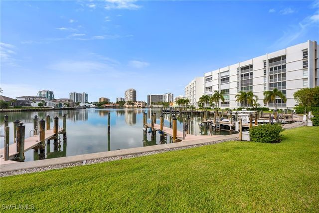 400 Park Shore DR 302, Naples, FL 34103