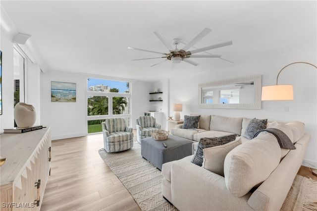 400 Park Shore DR 302, Naples, FL 34103