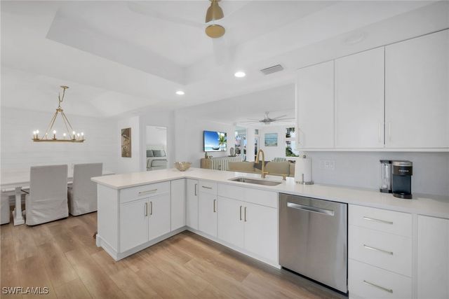 400 Park Shore DR 302, Naples, FL 34103