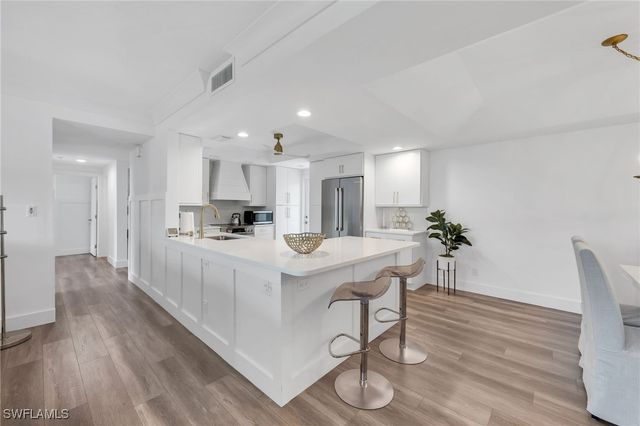 400 Park Shore DR 302, Naples, FL 34103