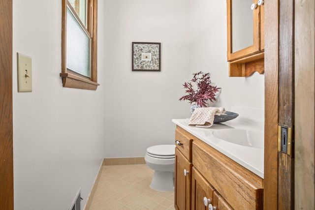 3260 Nassau DRIVE, Brookfield, WI 53045