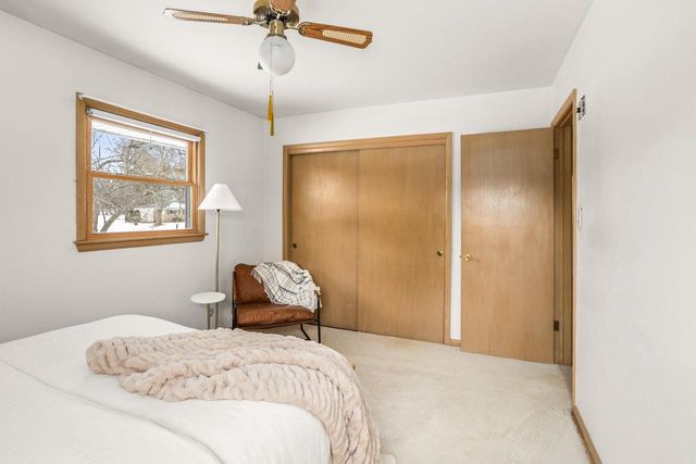 3260 Nassau DRIVE, Brookfield, WI 53045