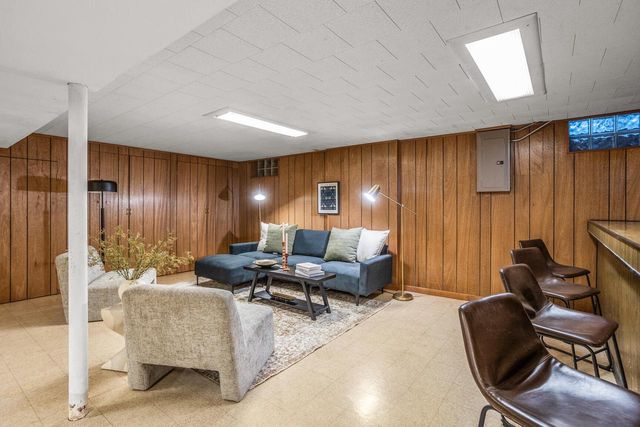 3260 Nassau DRIVE, Brookfield, WI 53045