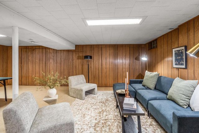 3260 Nassau DRIVE, Brookfield, WI 53045