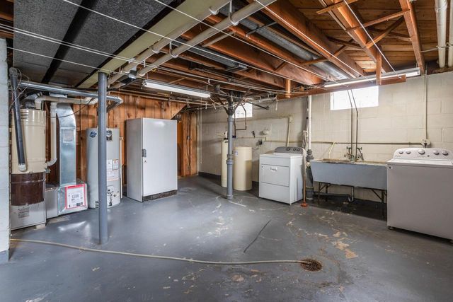 3260 Nassau DRIVE, Brookfield, WI 53045