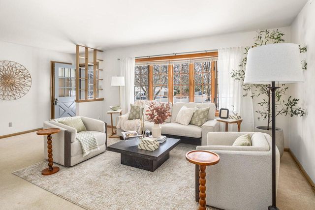 3260 Nassau DRIVE, Brookfield, WI 53045