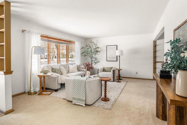 3260 Nassau DRIVE, Brookfield, WI 53045