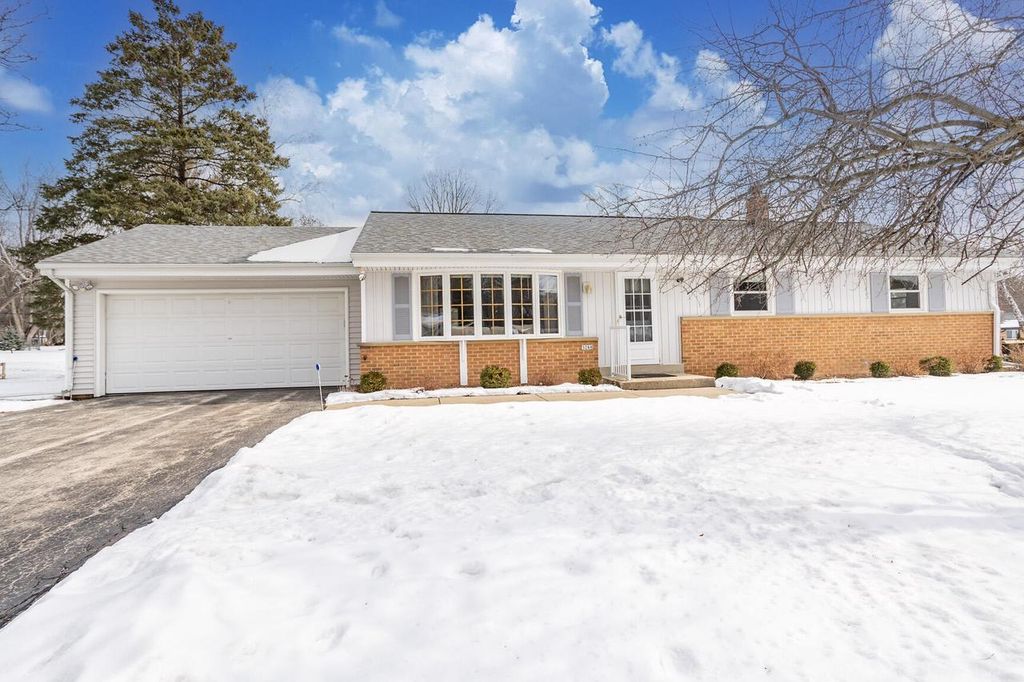 3260 Nassau DRIVE, Brookfield, WI 53045