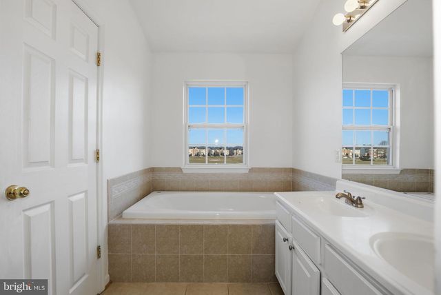 886 LOWE RD, Middle River, MD 21220