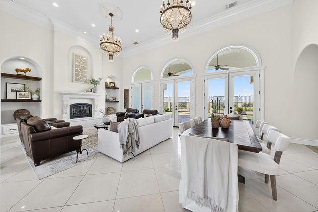 214 W Bluff Avenue, Fresno, CA 93711