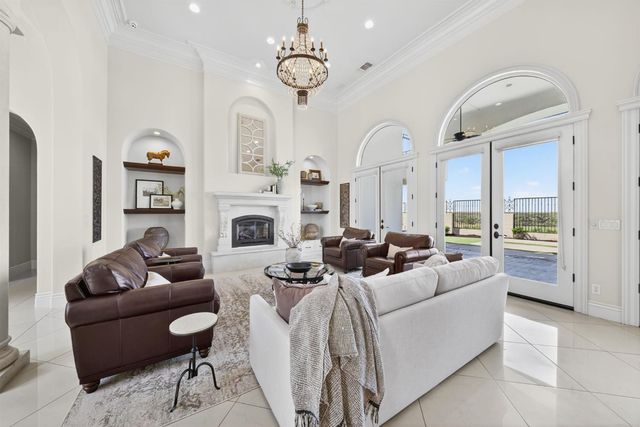 214 W Bluff Avenue, Fresno, CA 93711