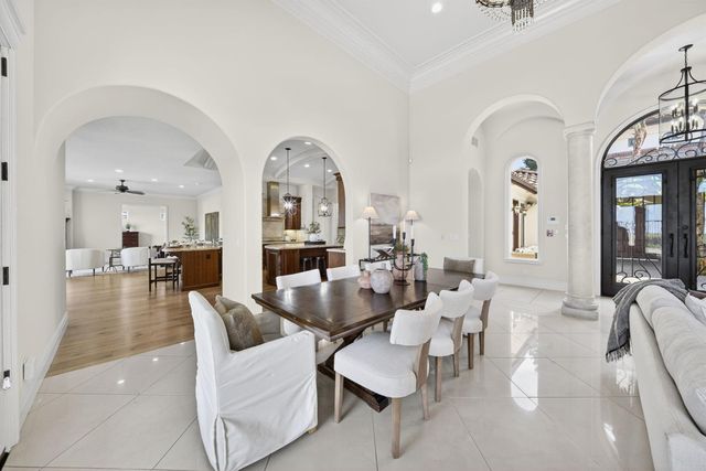 214 W Bluff Avenue, Fresno, CA 93711