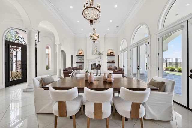 214 W Bluff Avenue, Fresno, CA 93711