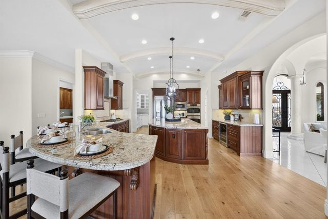 214 W Bluff Avenue, Fresno, CA 93711