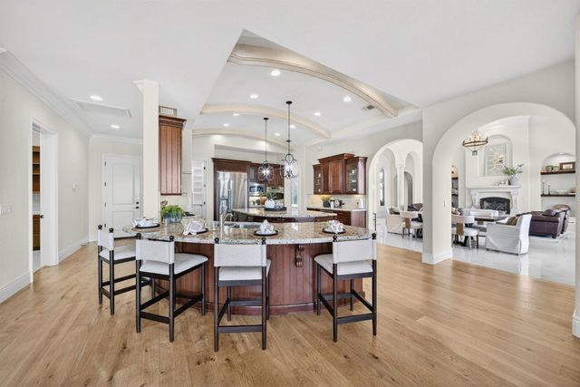 214 W Bluff Avenue, Fresno, CA 93711