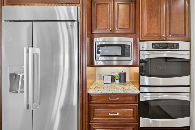 214 W Bluff Avenue, Fresno, CA 93711