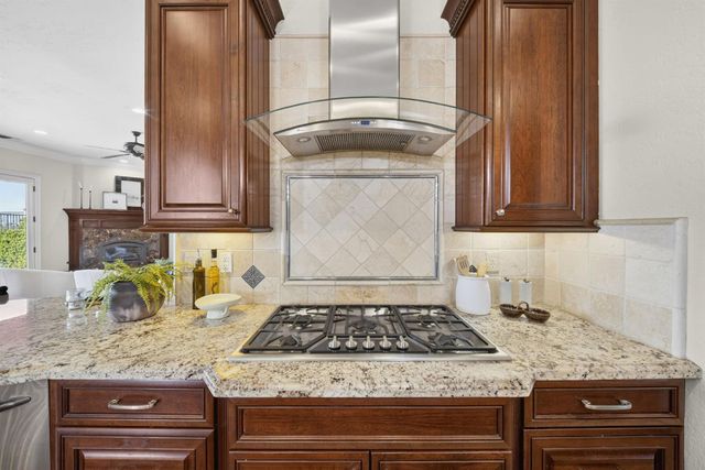 214 W Bluff Avenue, Fresno, CA 93711