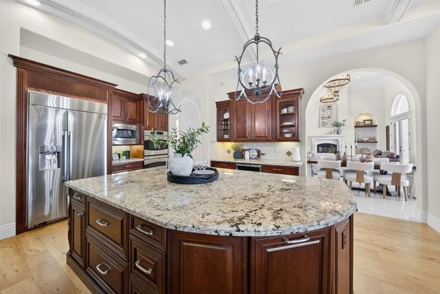 214 W Bluff Avenue, Fresno, CA 93711