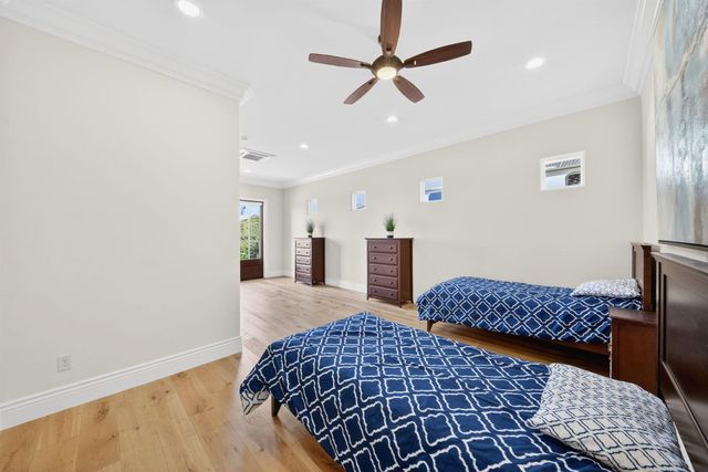 214 W Bluff Avenue, Fresno, CA 93711