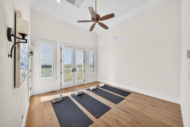 214 W Bluff Avenue, Fresno, CA 93711