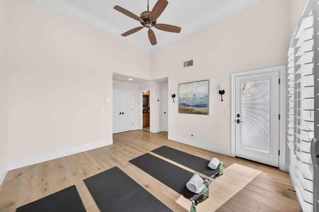 214 W Bluff Avenue, Fresno, CA 93711