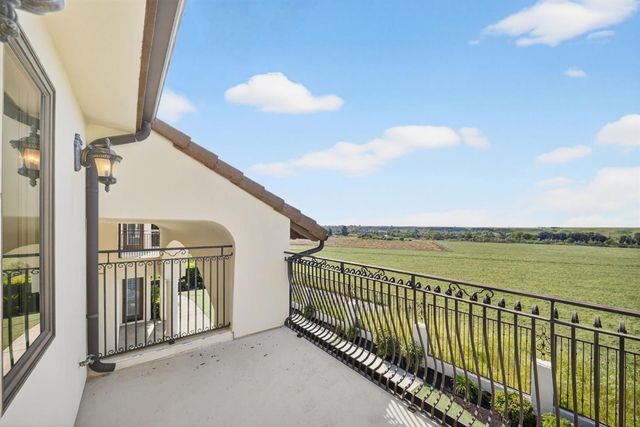 214 W Bluff Avenue, Fresno, CA 93711