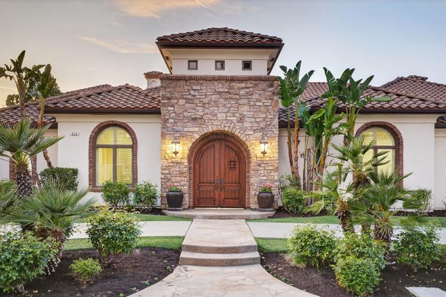 214 W Bluff Avenue, Fresno, CA 93711