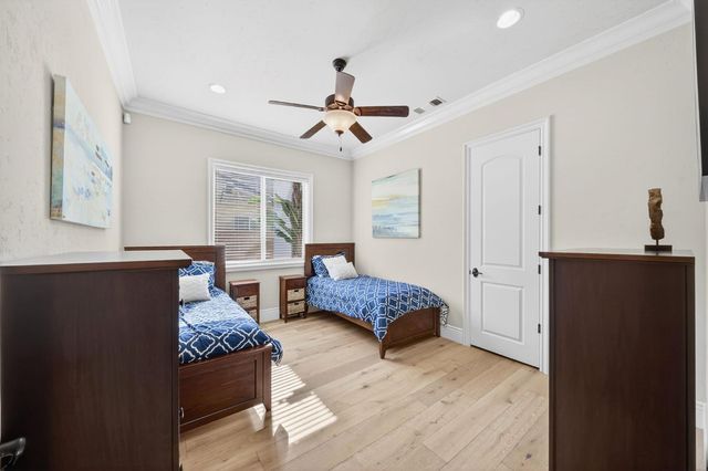 214 W Bluff Avenue, Fresno, CA 93711