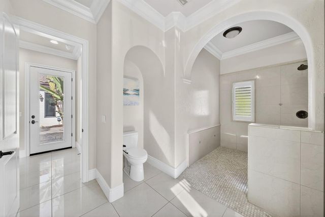 214 W Bluff Avenue, Fresno, CA 93711