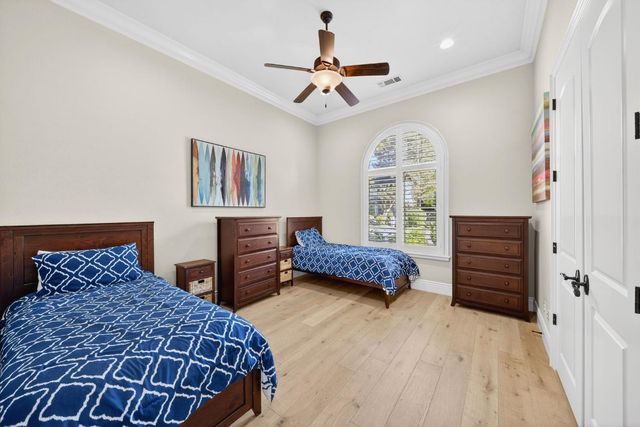 214 W Bluff Avenue, Fresno, CA 93711