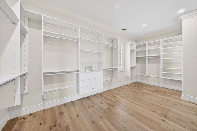 214 W Bluff Avenue, Fresno, CA 93711