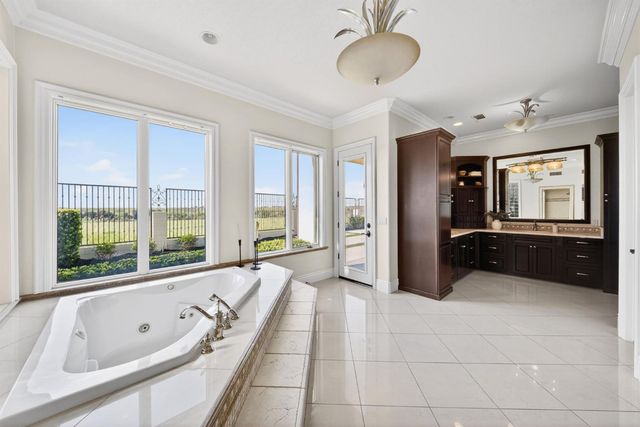 214 W Bluff Avenue, Fresno, CA 93711